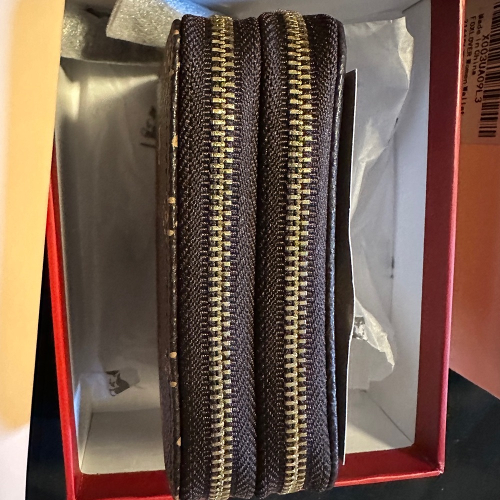 Black Star Pattern Wallet - Picture 3 of 3
